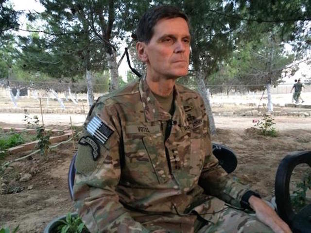 Top US commander makes secret visit to Syria