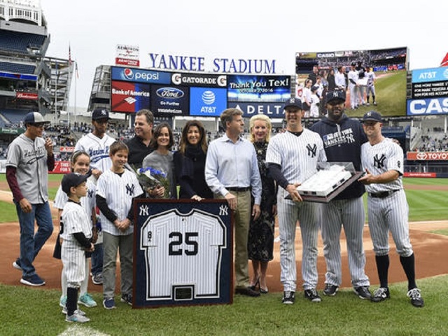 Teixeira honored by Yankees before final major league game